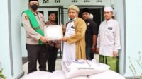 Kunjungi Ponpes Al Ikhlas di Desa Goti, Kapolres Padangsidimpuan Serahkan Beras ke Pengurus