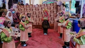 Kembangkan Bakat, Siswa TK ABA Rantau Unjuk Tarian Ranup Lampuan di Acara Resepsi