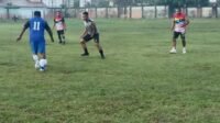 Jalin Keakraban dengan Anggota, Dandim 1206/PSB Main Sepak Bola
