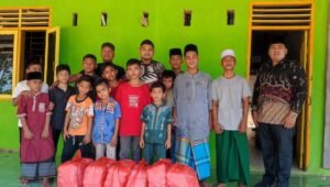 Terus Berbagi, Briptu Azis: Buatlah Hati Anak Yatim Gembira