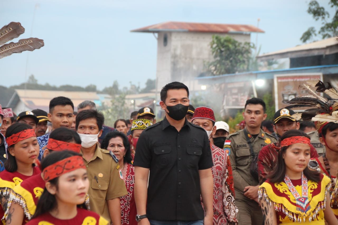 Buka Gawai di Sentabai, Bupati Kapuas Hulu: Lestarikan Budaya