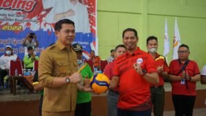 Bupati Kapuas Hulu Buka Turnamen Voli Junior antar Kecamatan