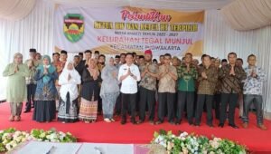 Camat Purwakarta Lantik Puluhan RT dan RW di Wilayah Kelurahan Tegalmunjul