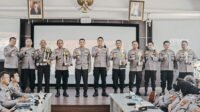 Berprestasi, Kapolres Karawang Berikan Penghargaan 5 Kapolsek