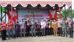 Bupati Kapuas Hulu Launching Peningkatan Jalan Seberu-Nanga Lungu