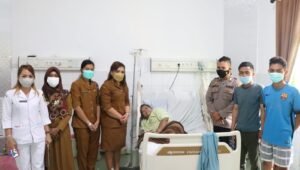 Polres Sergai Bersama UPT Puskesmas Sialang Buah Bantu Penderita Kanker Payudara