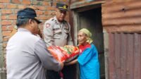 Wajud Peduli Kapolres Lahat Serahkan Bantuan Pada Warga Kurang Mampu
