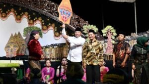 Pagelaran Wayang di Desa Sambirobyong, Ini Makna ‘Semar Mbangun Kahyangan’ Bagi Wakil Bupati Tulungagung