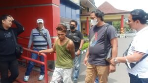 Merampok di Rumah Misan, Miko Dilumpuhkan