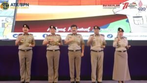 Menteri Hadi Tjahjanto Tambah Baret dan Tongkat Komando di Seragam PNS ATR/BPN