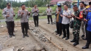 Kapolres Lahat Letakkan Batu Pertama Pembangunan Musholla Polres Kikim Tengah