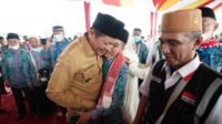 Enos Sambut Kedatangan Jemaah Haji OKU Timur