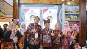 Bobby Nasution Borong Produk UMKM di Ajang Indonesia City Expo APEKSI Padang