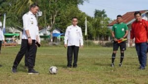 Bupati Kapuas Hulu Buka Turnamen Sepak Bola di Desa Seluan