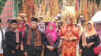 Ribuan Kibaran Kain Panjang, Menandai Tabek Patah Baralek Gadang