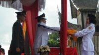 Bupati Tanah Datar Inspekturi Upacara Penaikan Bendera HUT RI di Halaman Istano Basa Pagaruyung