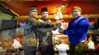 Peduli Budaya, Enos Lestarikan Wayang Kulit OKU Timur