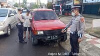 Antri BBM di Badan Jalan, Satlantas Polres OKU Lakukan Tindak Tilang