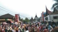 Bupati Tanah Datar Lepas Peserta Pawai Alegoris, Penonton Tumpah Ruah