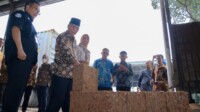 Pj Bupati Apriyadi Diberi Kehormatan Lepas Ekspor Kelapa ke Shanghai