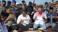 Ritual Mapparondong Lopi, Lepas Passandeq Menuju Pantai Banggae