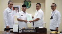 BPN Serahkan 30 Sertifikat Aset Milik Pemkab Muba