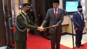 Presiden Jokowi Pimpin Apel Kehormatan dan Renungan Suci di TMP Kalibata Jakarta