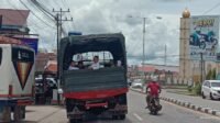 Anak Danyon Batalyon Infanteri RK 644/Wls Tertangkap Kamera Naik Truk    
