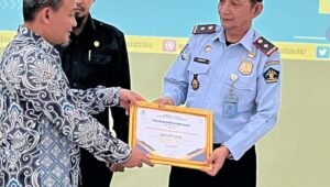 Apresiasi Pengelolaan Keuangan Negara, Kantor Imigrasi Kelas III TPI Putussibau Dapat Penghargaan