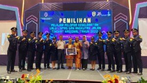 Reza Notapia Raih Penghargaan Pelopor Keselamatan Berlalulintas Tingkat Nasional