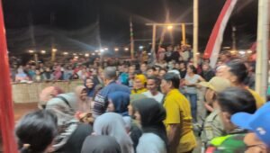 Meriahkan Turnamen Bola Voli Plastik, Wakil Bupati Tulungagung Jadi Idola Baru Masyarakat Desa Ngrendeng