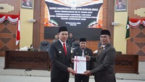Ikuti Paripurna DPRD, Bupati Kapuas Hulu Katakan Ini