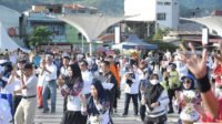 Gubernur bersama Forkopimda Sulbar Jalan Santai dan Lepas Parade Perahu Tradisional