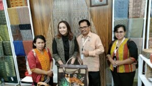 Tenun Sidan dan Tenun Sungkit Kapuas Hulu Raih Penghargaan di Kriyanusa