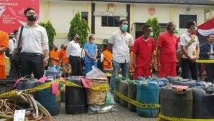 Polri Ringkus 66 Penimbun dan Pengoplos Puluhan Ton BBM