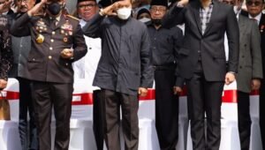 Kapolri Beri Penghormatan Terakhir di Pemakaman Ketua Dewan Pers Azyumardi Azra