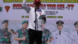 HUT TNI ke 77, Wabup Kapuas Hulu Buka Lomba Gerak Jalan