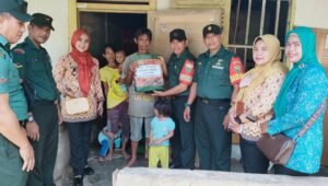Peringati HUT TNI AD ke 77, Koramil 404-02 PBM Bagikan Makanan Bernutrisi untuk Anak Stunting