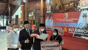 Bupati Tulungagung Launching Bantuan Langsung Tunai DBHCT dan Prakarsa