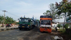 Jalan Arah Klari-Tanjungpura Macet Parah Akibat Mobil Mogok
