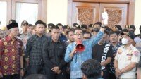 Sambut Massa Aksi, Akmal Minta Dukungan Mahasiswa Menjawab Problem di Sulbar