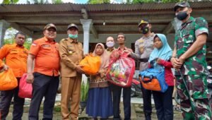 Ringankan Beban Masyarakat Terdampak Bencana, Wakil Bupati Tulungagung Berikan Bantuan