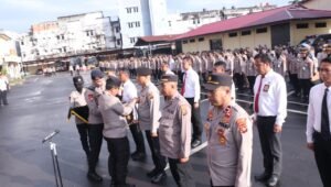 Kapolda Berikan Reward Untuk Anggota Berprestasi