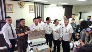 Selamatkan Uang Negara Melalui Penagihan Hutang Pihak Ketiga Dinas PUPR, Kejari Prabumulih Diganjar Penghargaan