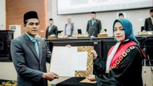 Rapat Paripurna Istimewa, Budianto Resmi Dilantik Jadi Ketua DPRD Karawang