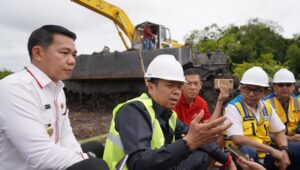 Bupati Kapuas Hulu Dampingi Ketua Komisi V DP RI Tinjau Normalisasi Danau di Kota Putussibau