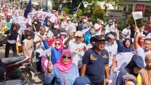 Meriah, Jalan Santai DPD Nasdem Purwakarta di Sambut Masyarakat