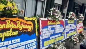 Hiasan Bunga Ucapan Penuhi Kantor Bapenda Purwakarta