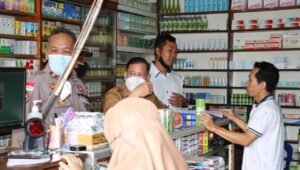 Polres Kapuas Hulu Dampingi Dinkes Laksanakan Edukasi terkait Adanya Obat Sirop Anak yang Tidak Boleh Beredar