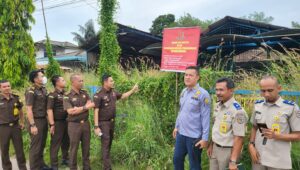 Pengganti Kerugian Negara, Kejari Prabumulih Pasang Patok Asset Terpidana Kasus Korupsi KMK BRI